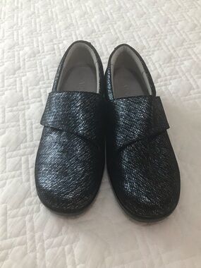 Alegria Lauryn Navy Blue Leather Shimmery Metallic Slip-On Comfort Shoes Size 42